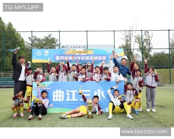 心理较量与团队韧性成都足球队与重庆足球队赛后复盘分析