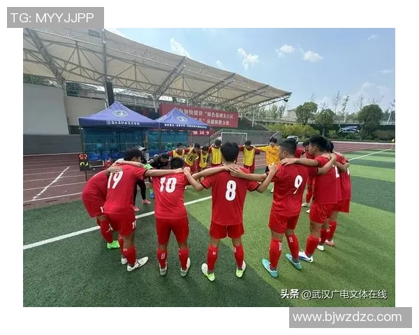 武汉足球队以83分稳居冠军赛积分榜首位，争冠形势一片大好